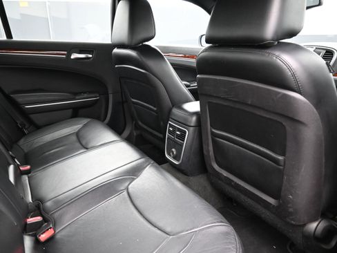 Used 2013 Chrysler 300 RWD image 21