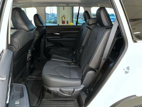 New 2026 Toyota Grand Highlander AWD Hybrid image 12