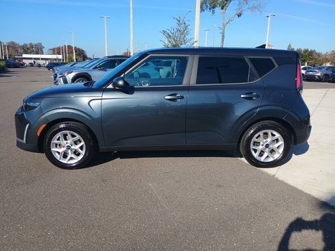 Used 2023 Kia Soul LX w/ LX Technology Package image 8