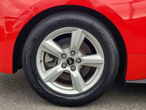 Used 2017 Ford Mustang Coupe image 5