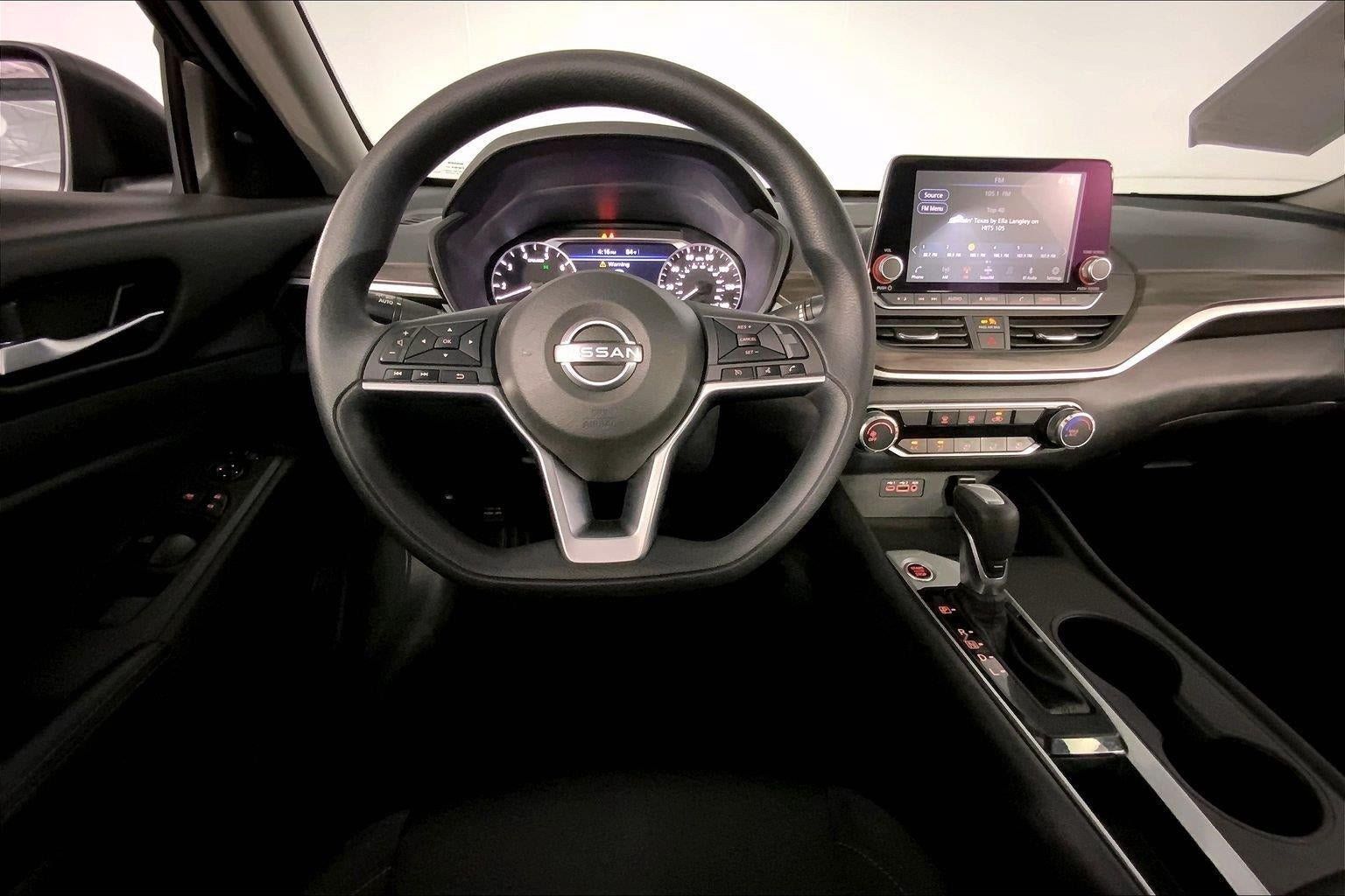 Used 2025 Nissan Altima 2.5 SV FWD image 5