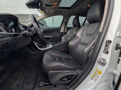 Used 2015 Volvo V60 T5 Cross Country Platinum w/ Protection Package image 3