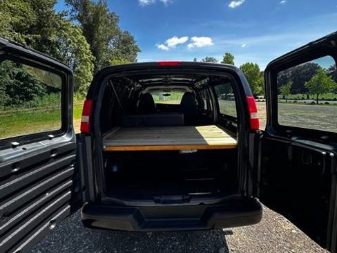 Used 2015 Chevrolet Express 2500 RWD image 9