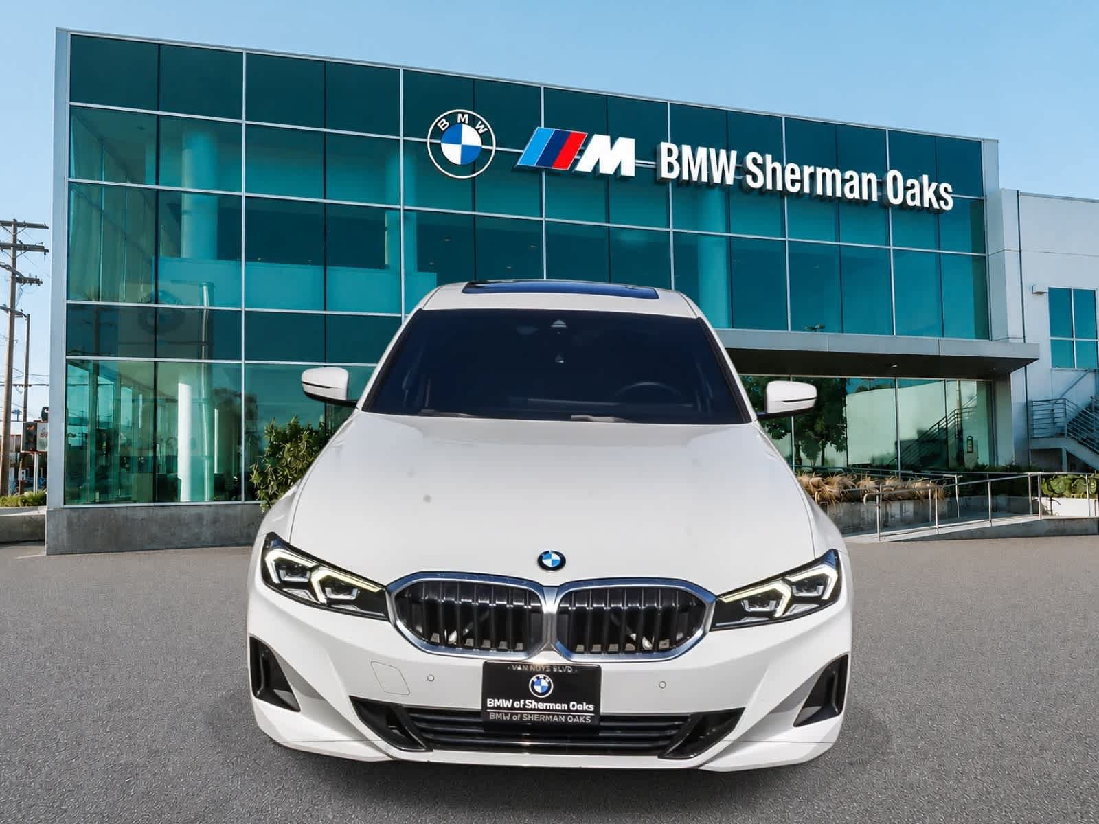 Used 2024 BMW 330i Sedan w/ Premium Package RWD image 4