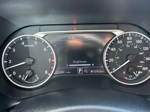 Used 2025 Nissan Sentra SV FWD image 7