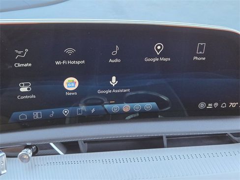 New 2025 Cadillac Optiq Luxury 1 image 24