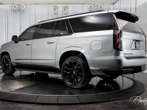 Used 2023 Cadillac Escalade ESV Sport w/ LPO, ONYX Package image 13