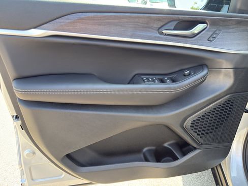 New 2025 Jeep Grand Cherokee L Limited w/ Luxury Tech Group II image 13