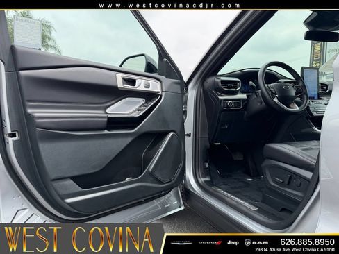 Used 2024 Ford Explorer Platinum w/ Technology Package AWD/4WD image 12