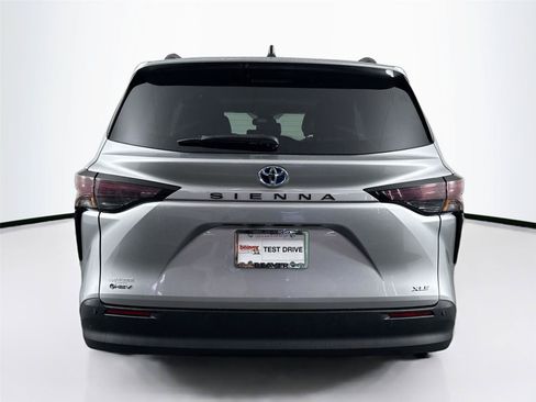 Certified 2025 Toyota Sienna XLE FWD image 12