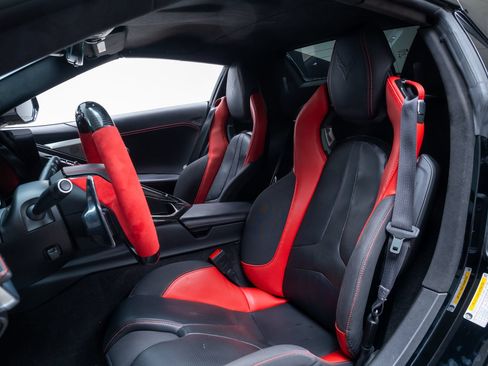 Used 2022 Chevrolet Corvette Stingray Premium Conv w/ Z51 Performance Package RWD image 18