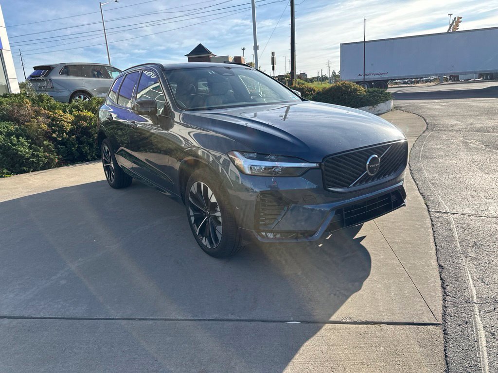 Used 2026 Volvo XC60 B5 Plus AWD/4WD image 3