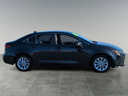 Used 2020 Toyota Corolla XLE image 6