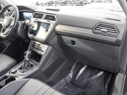 Certified 2024 Volkswagen Tiguan SE image 34