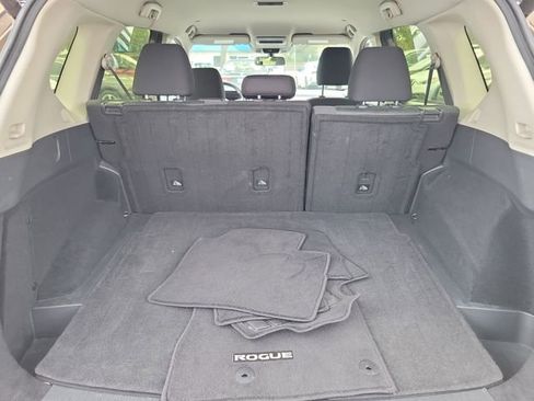 Used 2024 Nissan Rogue SV image 8