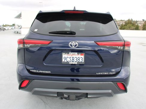 Certified 2022 Toyota Highlander Limited image 4