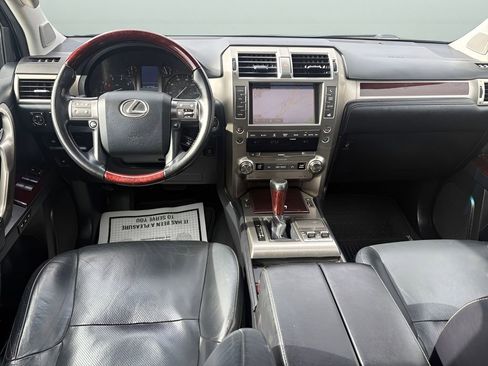 Used 2017 Lexus GX 460 Premium w/ Premium Package image 11