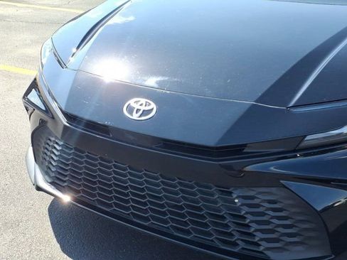 Used 2025 Toyota Camry SE FWD image 35