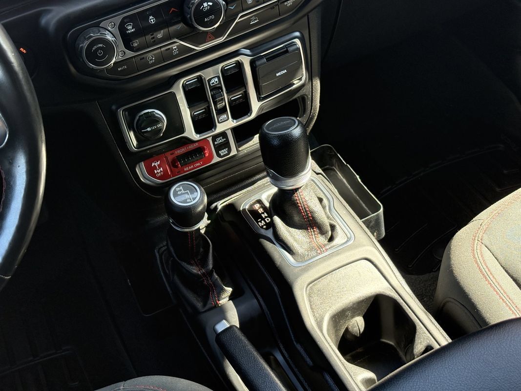 Used 2020 Jeep Gladiator Rubicon AWD/4WD image 16