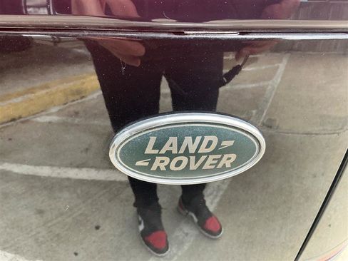 Used 2018 Land Rover Range Rover Velar R-Dynamic SE image 21