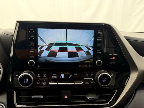 Used 2021 Toyota Highlander XLE image 37