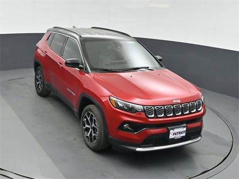 Used 2025 Jeep Compass Limited image 37