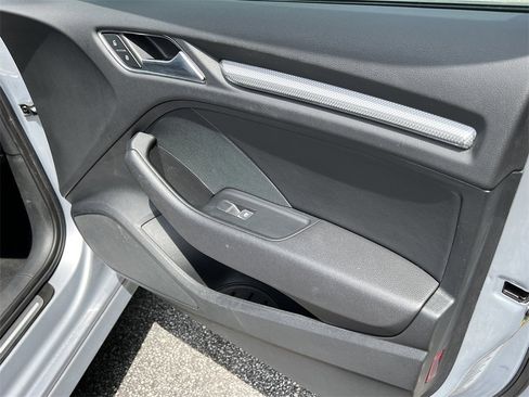 Used 2018 Audi A3 e-tron Premium Plus w/ Premium Plus Package image 10