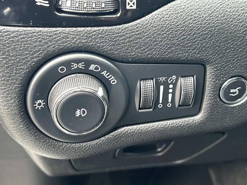 Used 2023 Jeep Cherokee Altitude Lux image 21