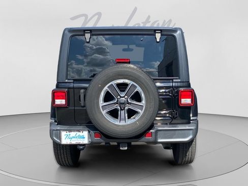 Used 2021 Jeep Wrangler Unlimited Sahara AWD/4WD image 4
