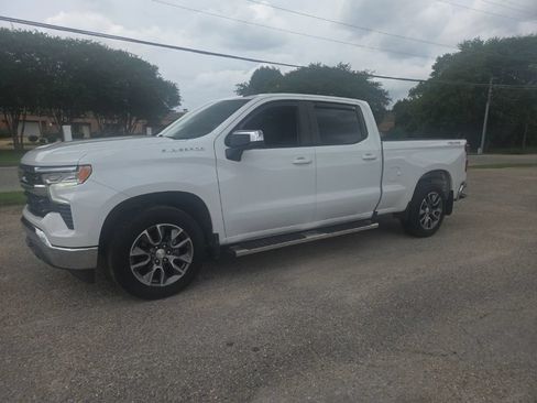 Used 2022 Chevrolet Silverado 1500 LT AWD/4WD image 4