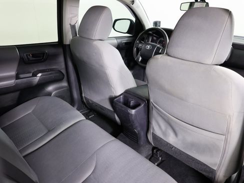 Used 2017 Toyota Tacoma SR image 30