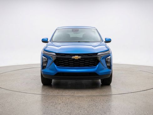 Used 2025 Chevrolet Blazer LT image 2