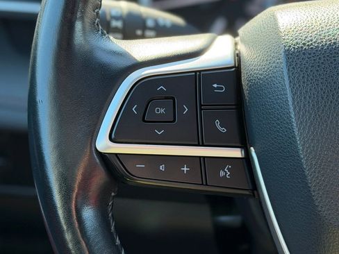 Used 2022 Toyota Highlander XSE image 16