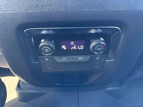 Used 2025 Chevrolet Tahoe High Country AWD/4WD image 14