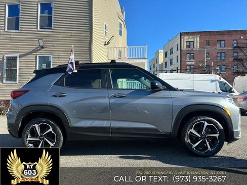 Used 2021 Chevrolet TrailBlazer RS w/ Technology Package image 35