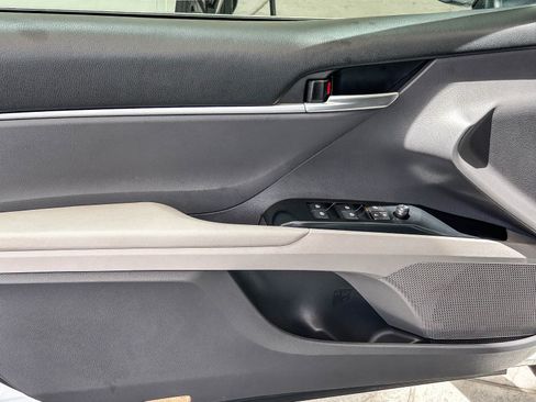 Used 2018 Toyota Camry SE FWD image 24