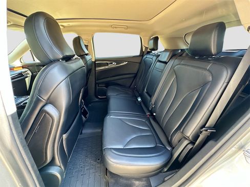 Used 2022 Lincoln Nautilus Reserve image 25