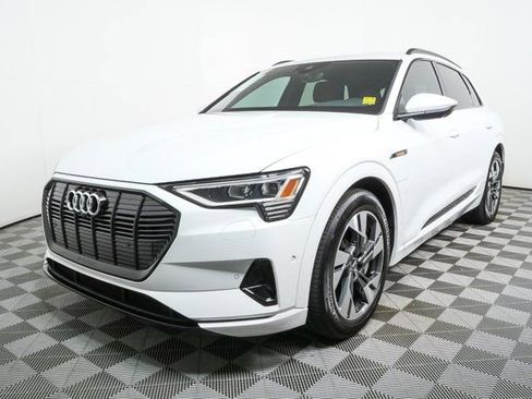 Certified 2022 Audi e-tron Premium image 33