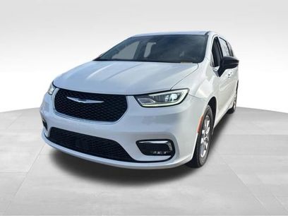 Used 2024 Chrysler Pacifica Touring-L