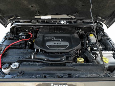 Used 2018 Jeep Wrangler Unlimited Sahara image 48
