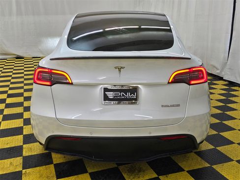 Used 2022 Tesla Model Y Performance image 4
