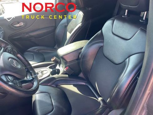 Used 2019 Jeep Cherokee Latitude Plus image 14