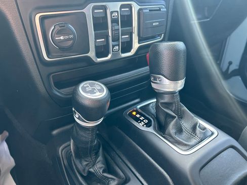 Used 2023 Jeep Wrangler Unlimited image 29