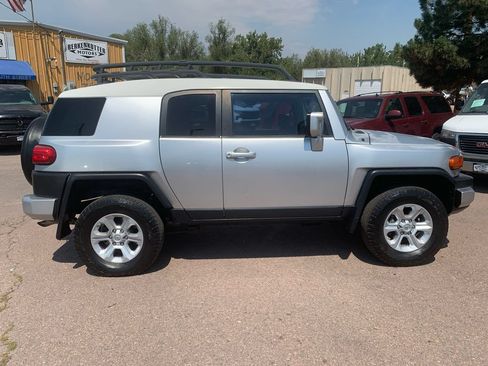 Used 2007 Toyota FJ Cruiser 4WD image 9