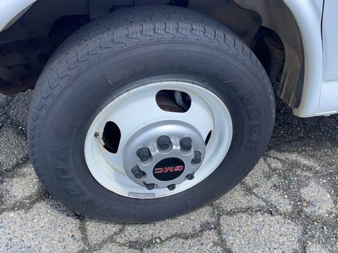 Used 2019 GMC Savana 3500 RWD image 43