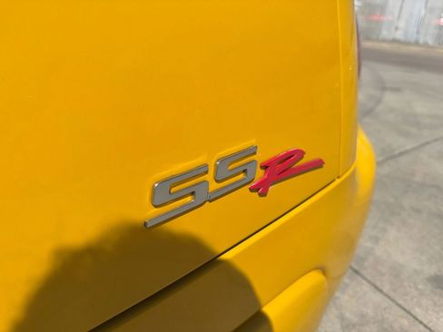 Used 2004 Chevrolet SSR w/ Preferred Equipment Group RWD image 9