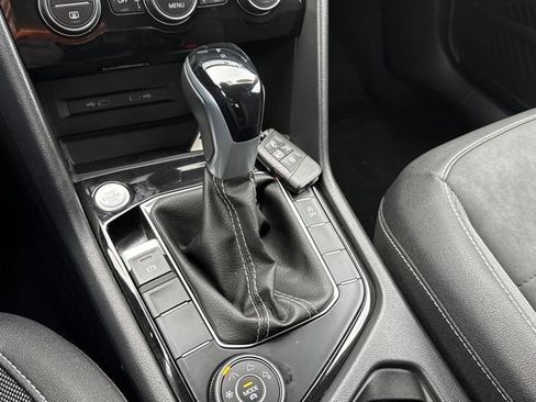 Used 2024 Volkswagen Taos SE image 30