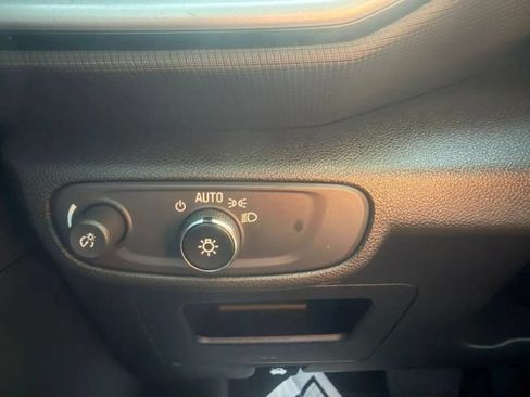 Used 2021 Chevrolet TrailBlazer LS FWD image 23