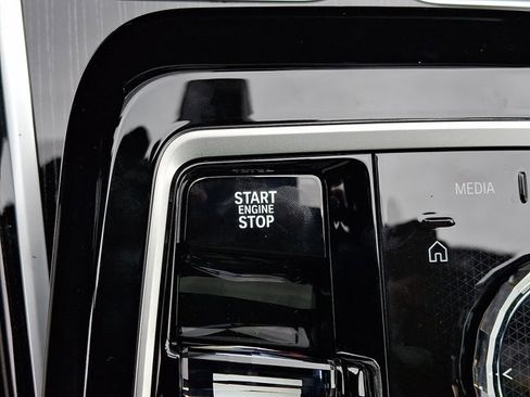 New 2026 BMW 740i xDrive image 18