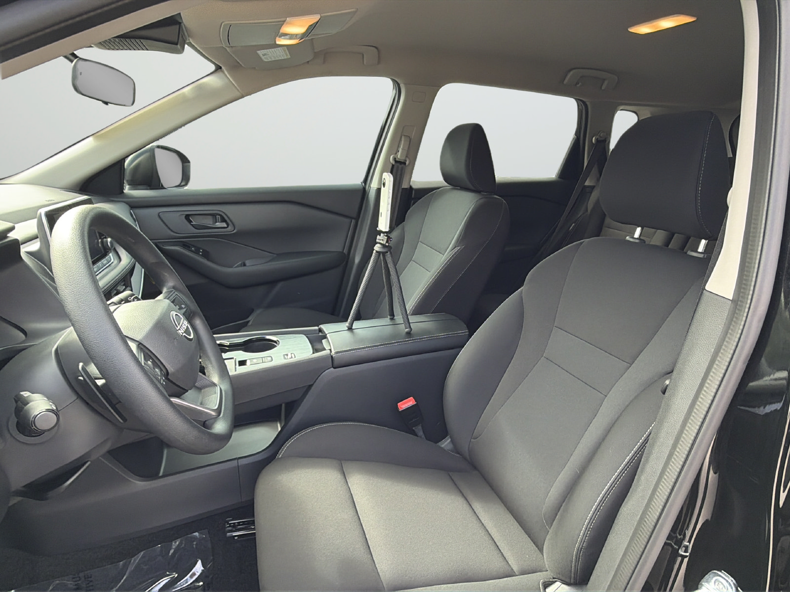Certified 2025 Nissan Rogue S FWD image 32